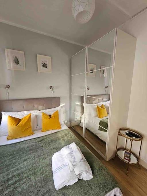Beautiful And Spacious Flat Лондон Экстерьер фото