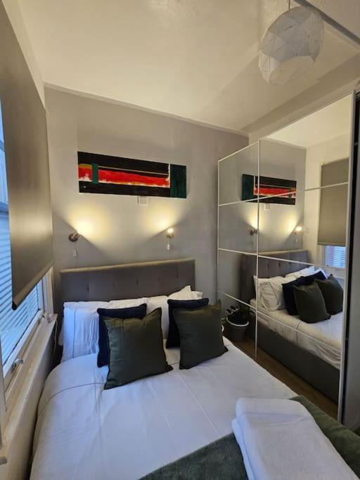 Beautiful And Spacious Flat Лондон Экстерьер фото