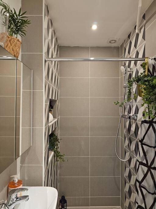 Beautiful And Spacious Flat Лондон Экстерьер фото