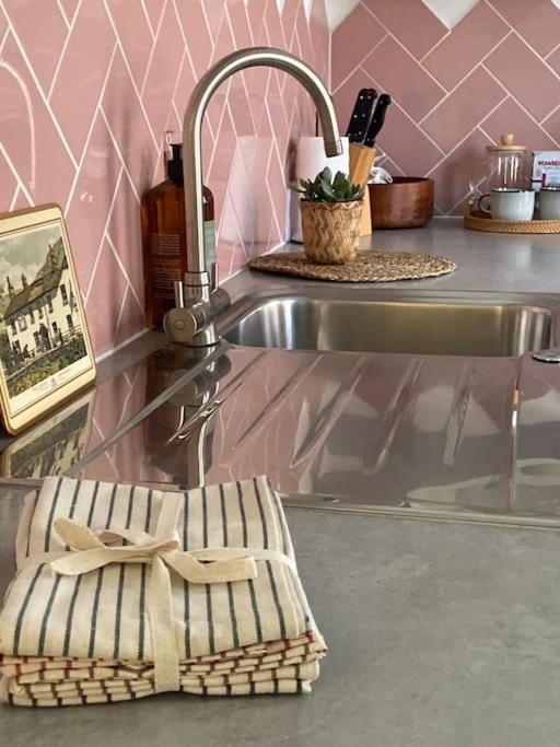Beautiful And Spacious Flat Лондон Экстерьер фото