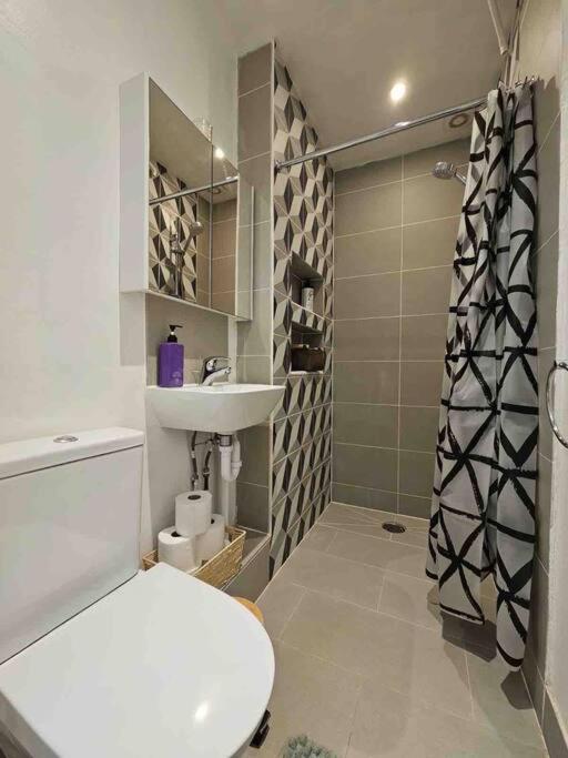 Beautiful And Spacious Flat Лондон Экстерьер фото