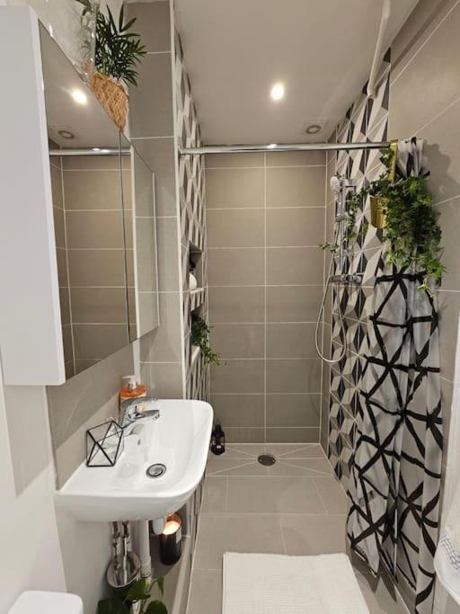 Beautiful And Spacious Flat Лондон Экстерьер фото