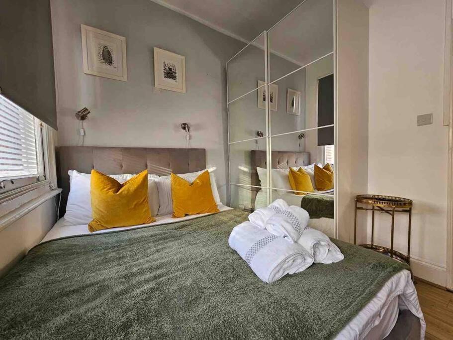 Beautiful And Spacious Flat Лондон Экстерьер фото